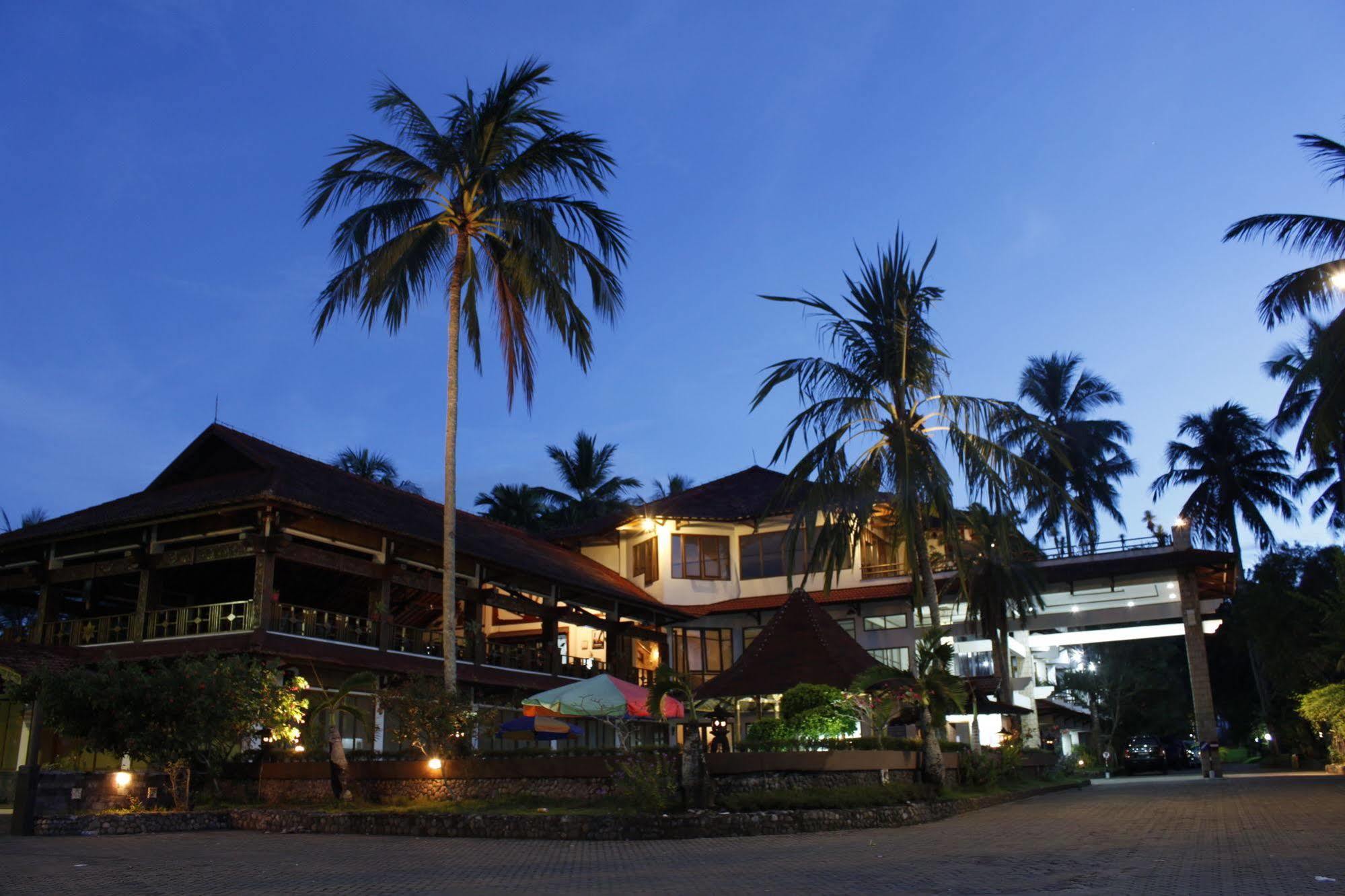 Surya Pesona Beach Hotel Пангандаран Экстерьер фото